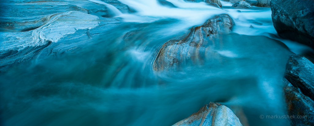 Hier seht ihr die Verzasca im Kanton Tessin in der Schweiz