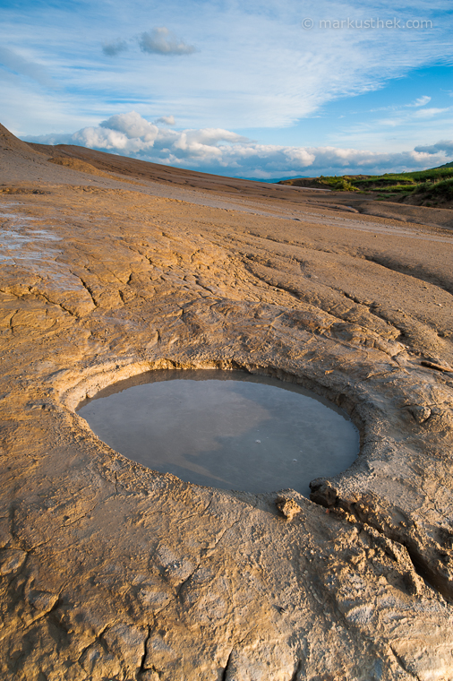 Die Schlammvulkane in Berca bilden Top-Motive für Landschaftsfotografen. Es ist eine archaische Naturlandschaft in Rumänien.