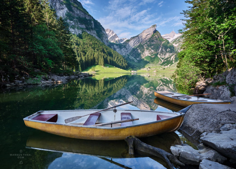 Der Seealpsee spiegelt sich am Morgen. Eine ideale Bedingung für Landschaftsfotografen.